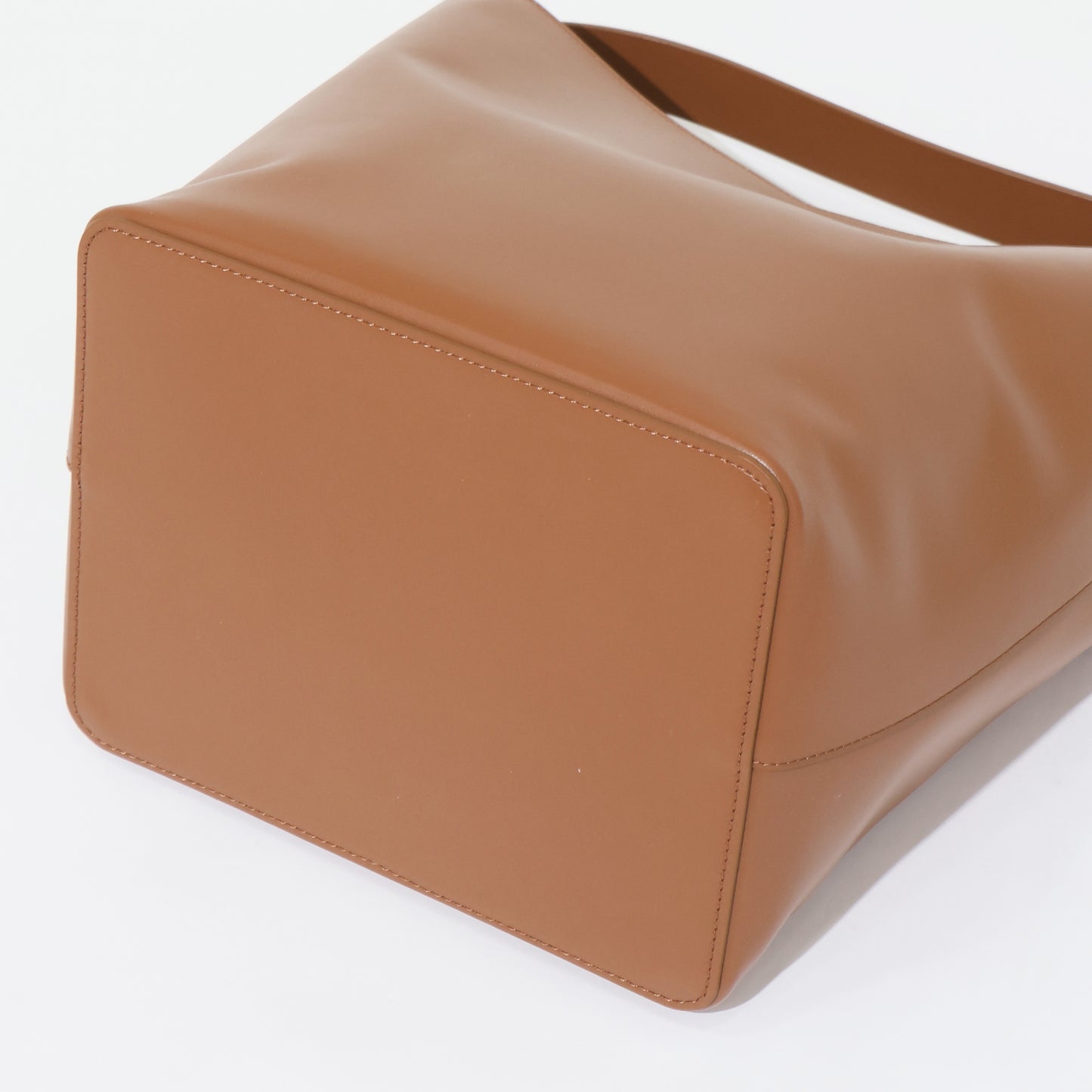 LEATHER TOTE BAG MADE BY AETA