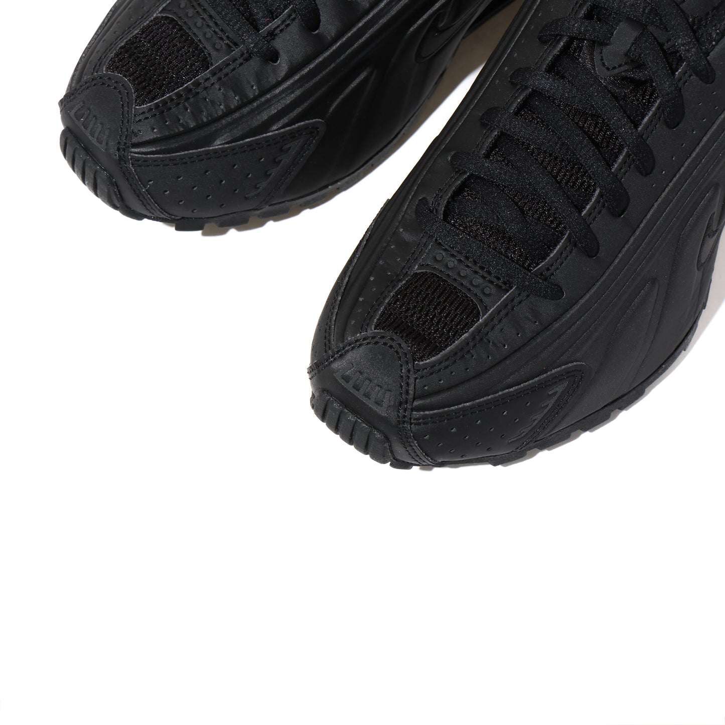 NIKE SHOX R4