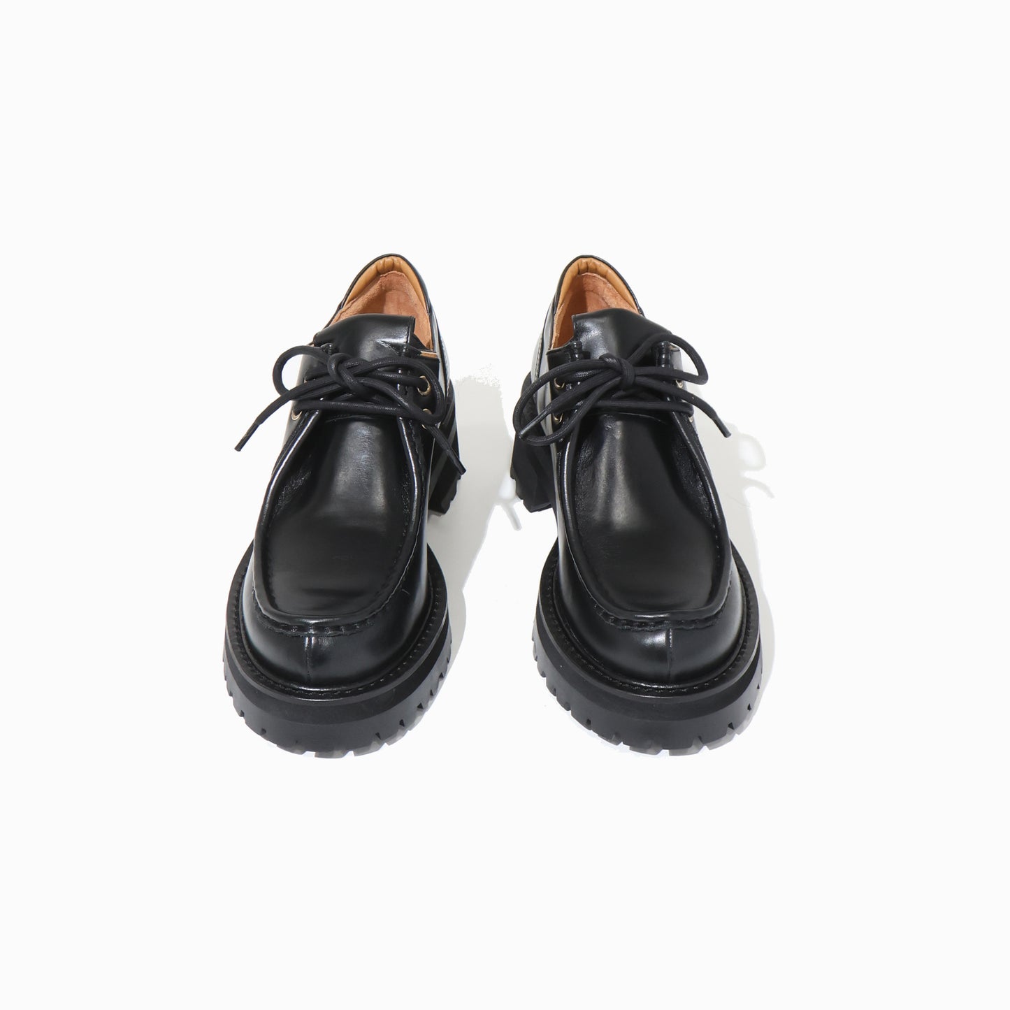LACE-UP WALLABEE