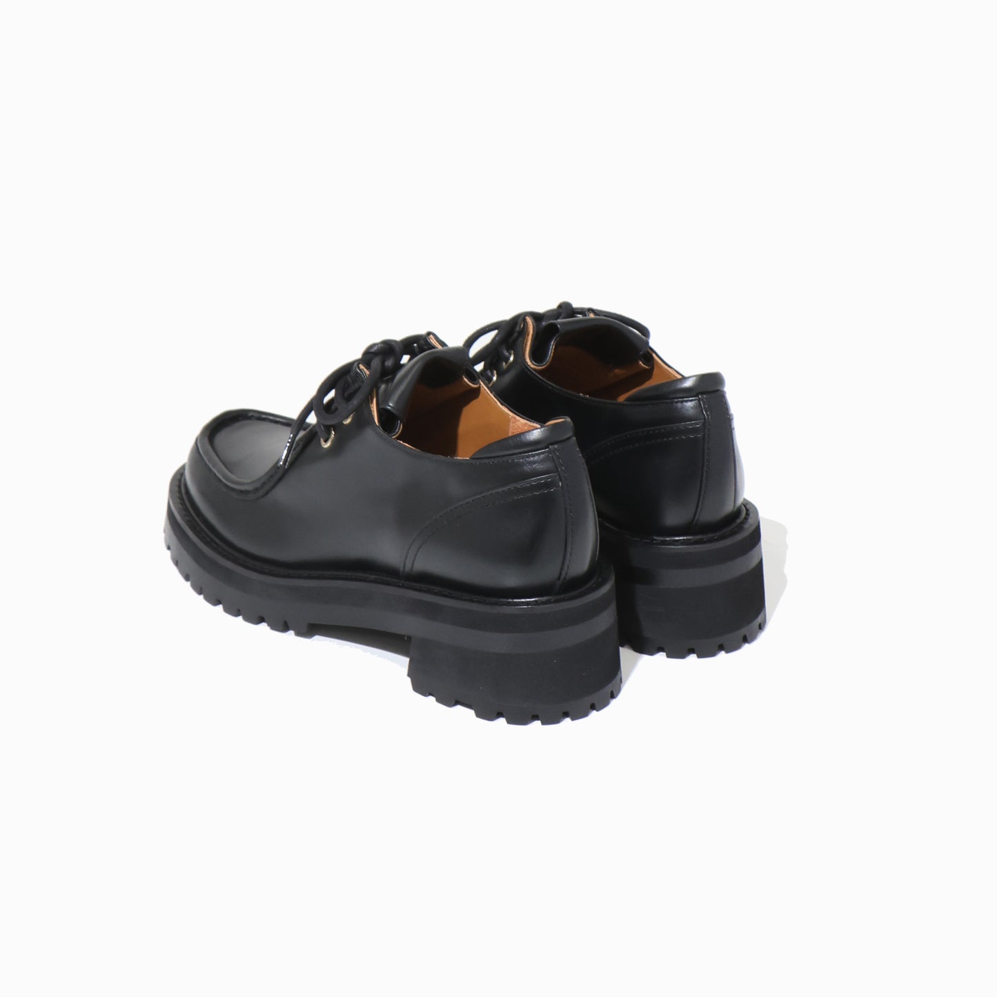 LACE-UP WALLABEE