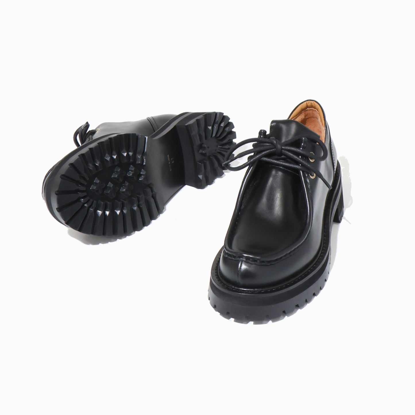 LACE-UP WALLABEE