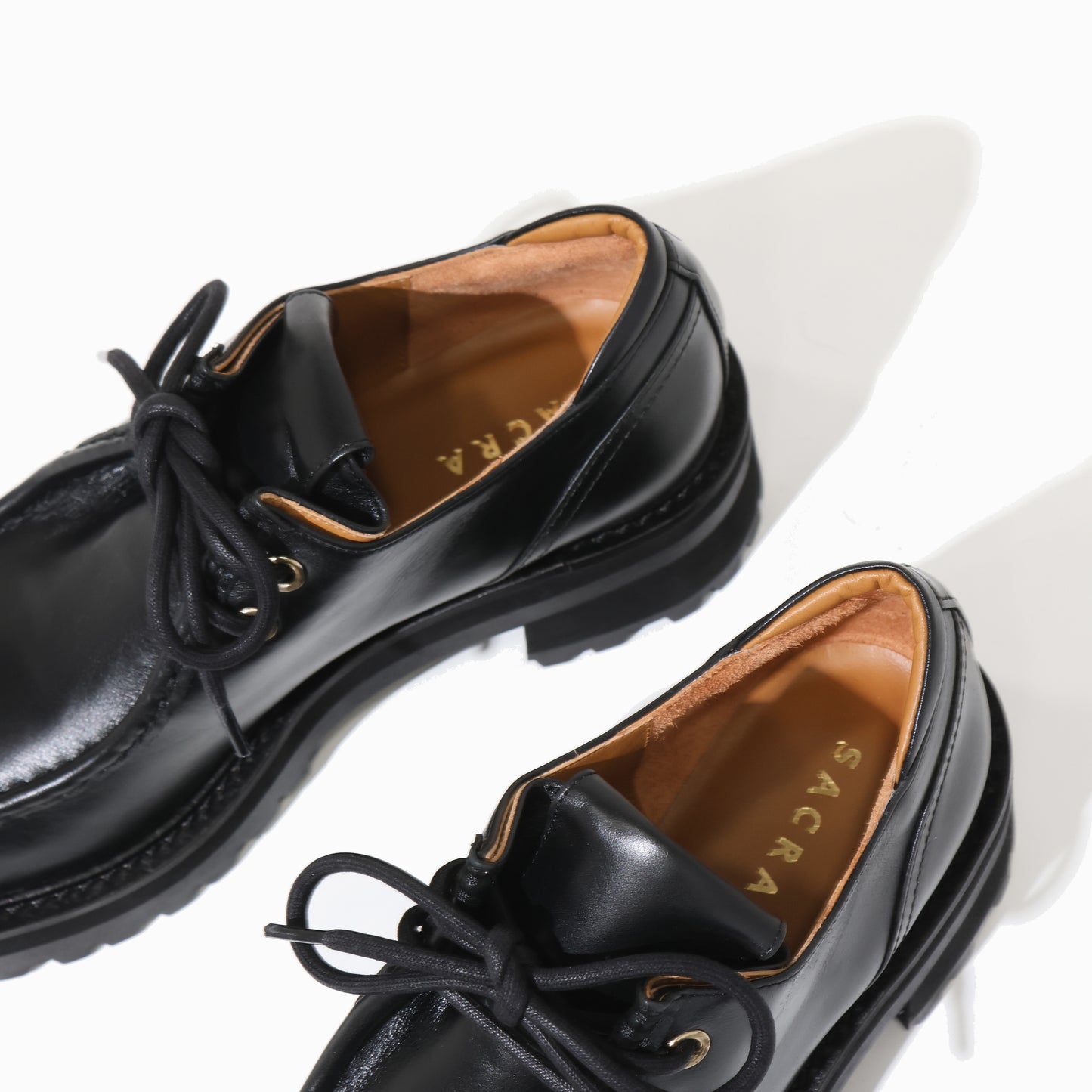 LACE-UP WALLABEE