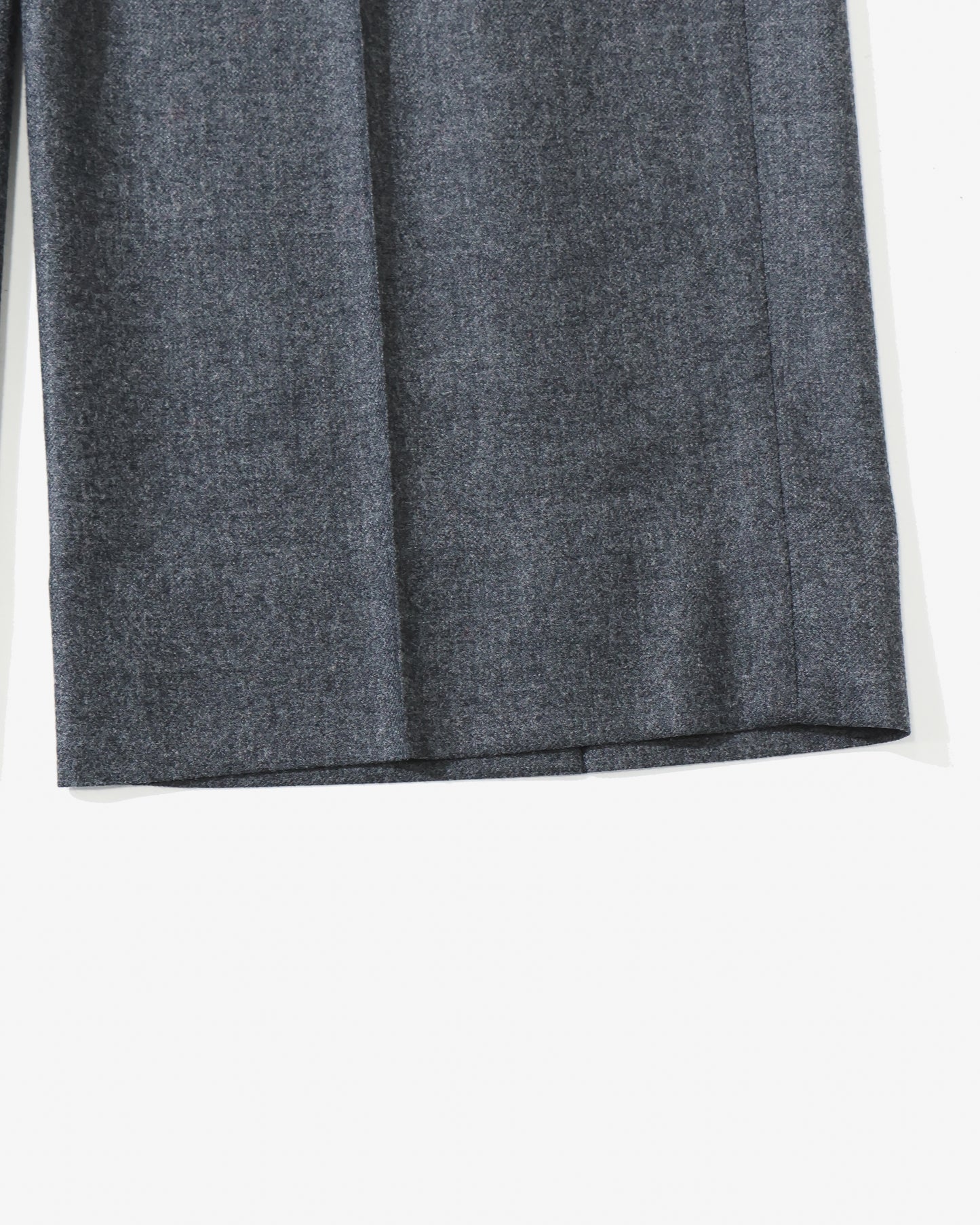 SUPER LIGHT WOOL TWO-TUCK SLACKS TOP CHARCOAL