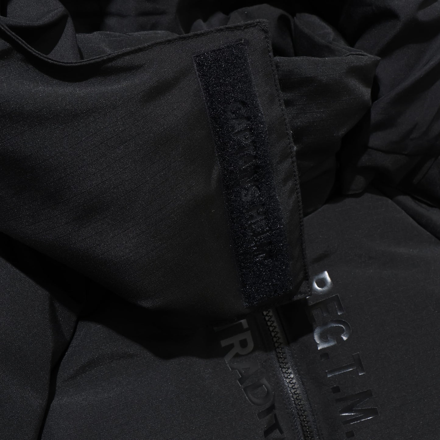 DETACHABLE HOOD TECH JKT