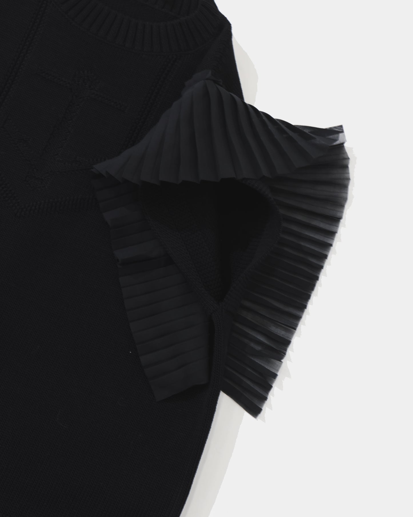 SLEEVELESS PLEATED GUERNSEY KNIT 11424