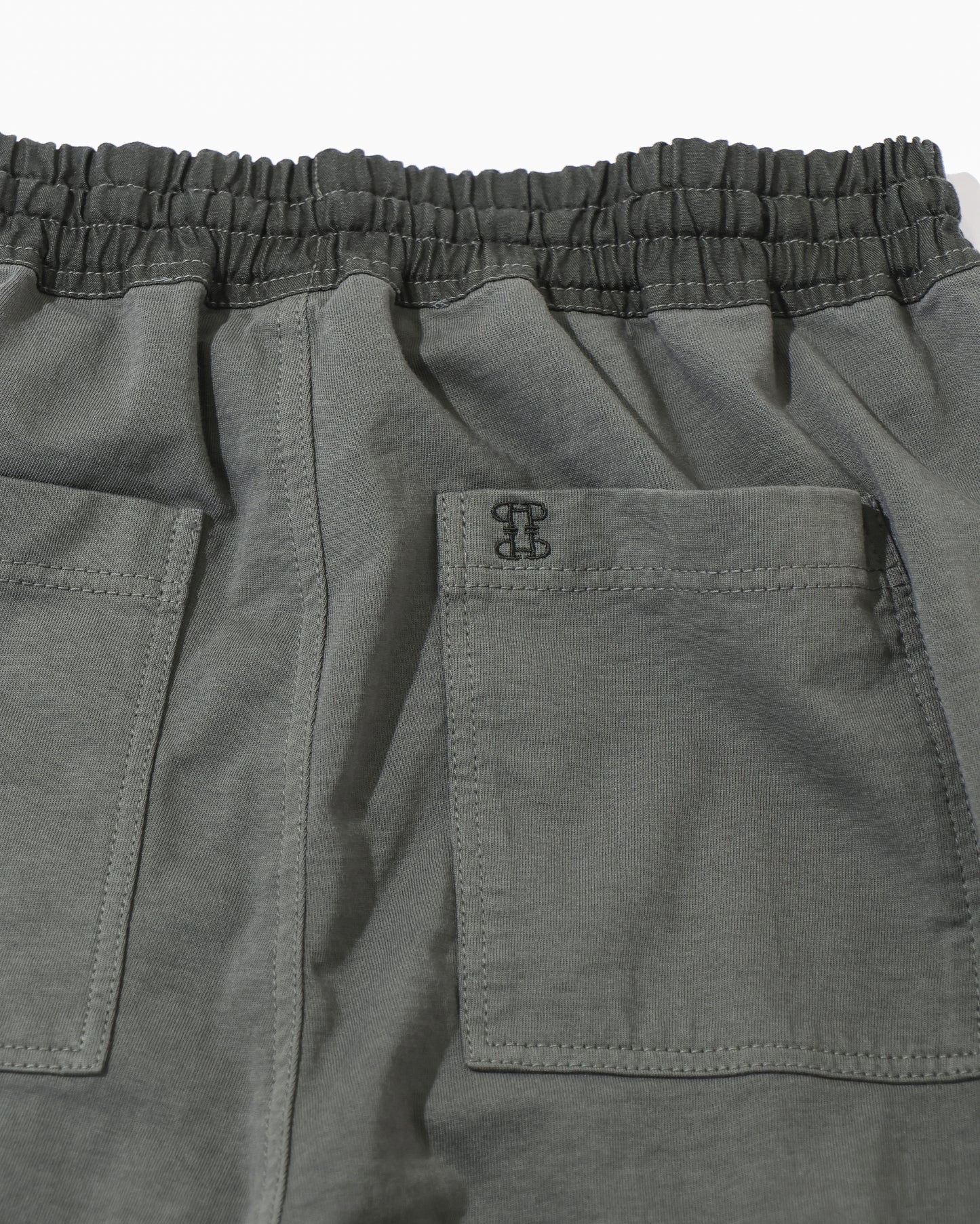 アディクティブパンツ