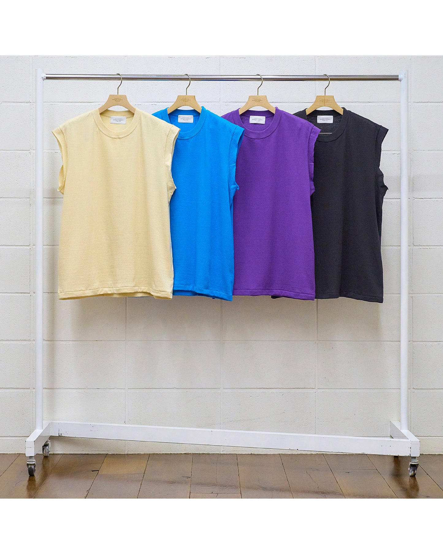 US2476 No sleeve T-shirt