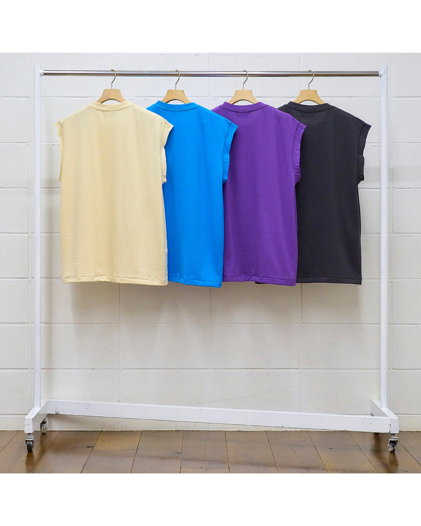US2476 No sleeve T-shirt