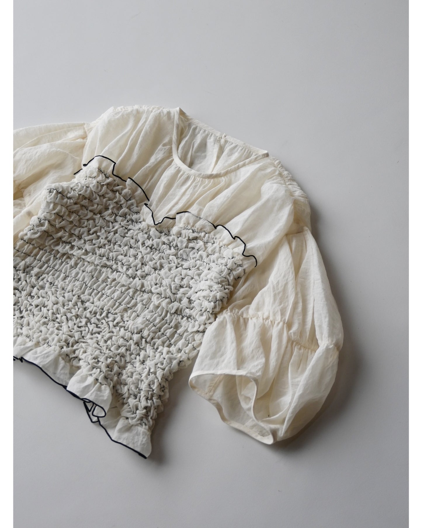 COLOR STITCHED SHIRRING TOPS