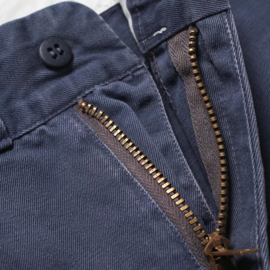 ESSENTIAL CHINO PANTS AGED