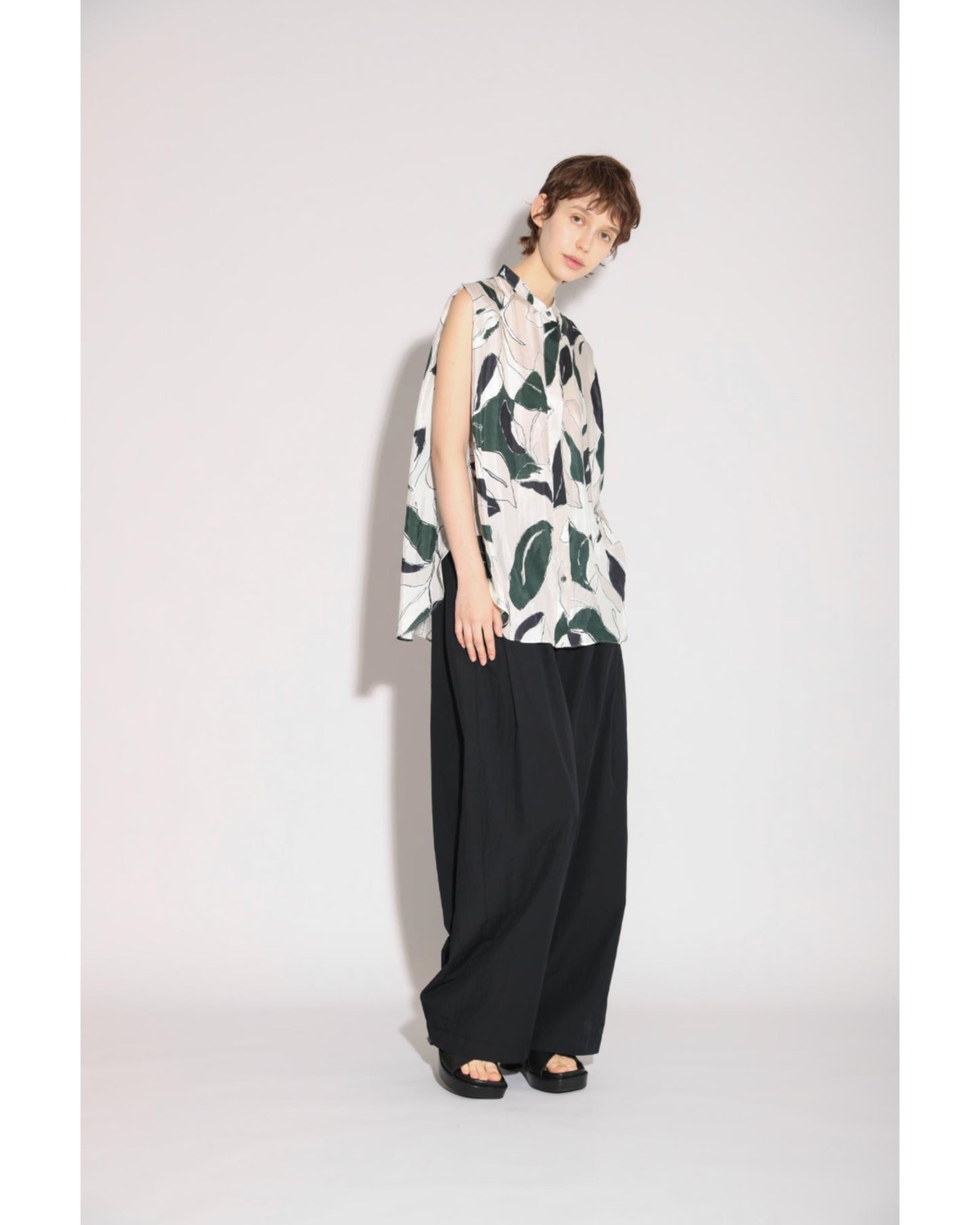 MODERN LEAVES TOP