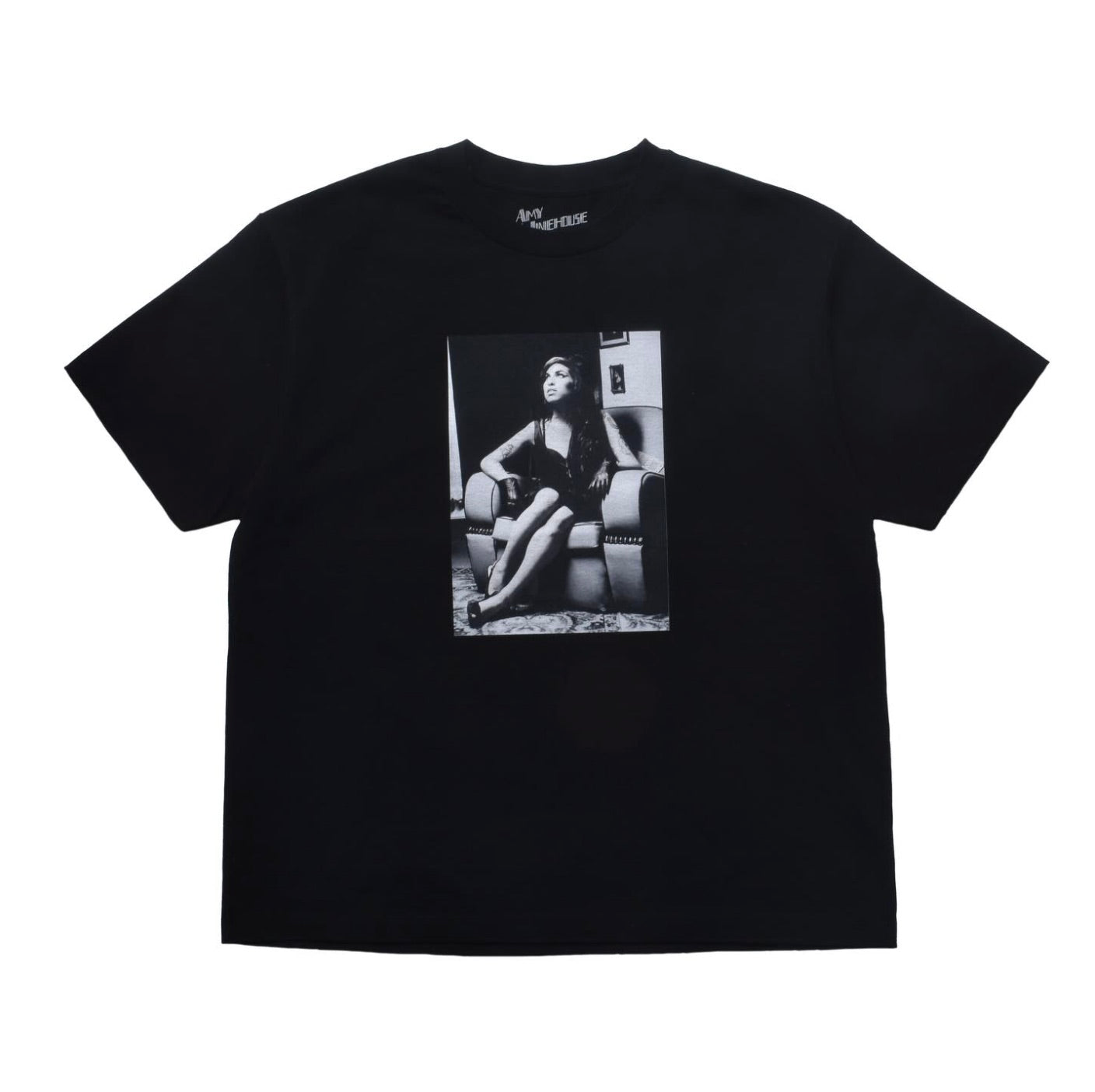 Amy Winehouse "Sitting On A Chair" Photo S/S Tee