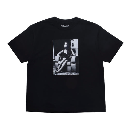 Amy Winehouse "Sitting On A Chair" Photo S/S Tee