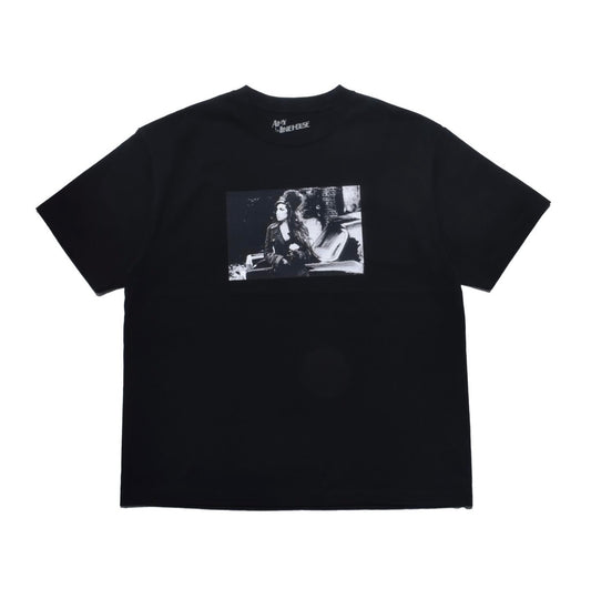 Amy Winehouse "Lean On A Car" Photo S/S Tee