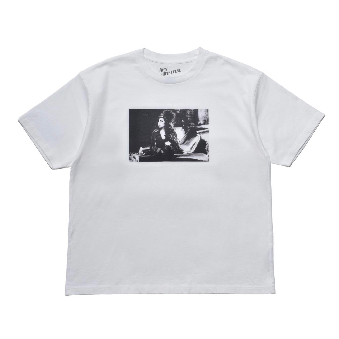 Amy Winehouse "Lean On A Car" Photo S/S Tee
