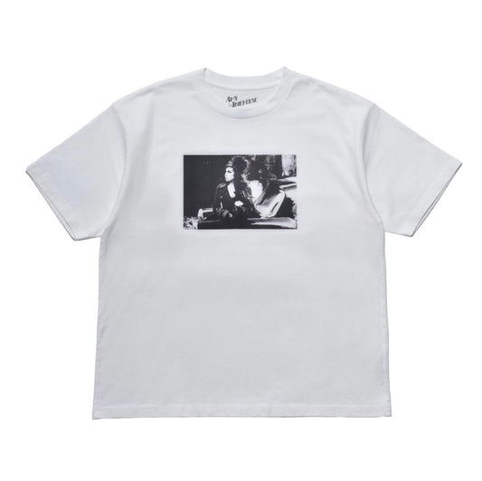 Amy Winehouse "Lean On A Car" Photo S/S Tee