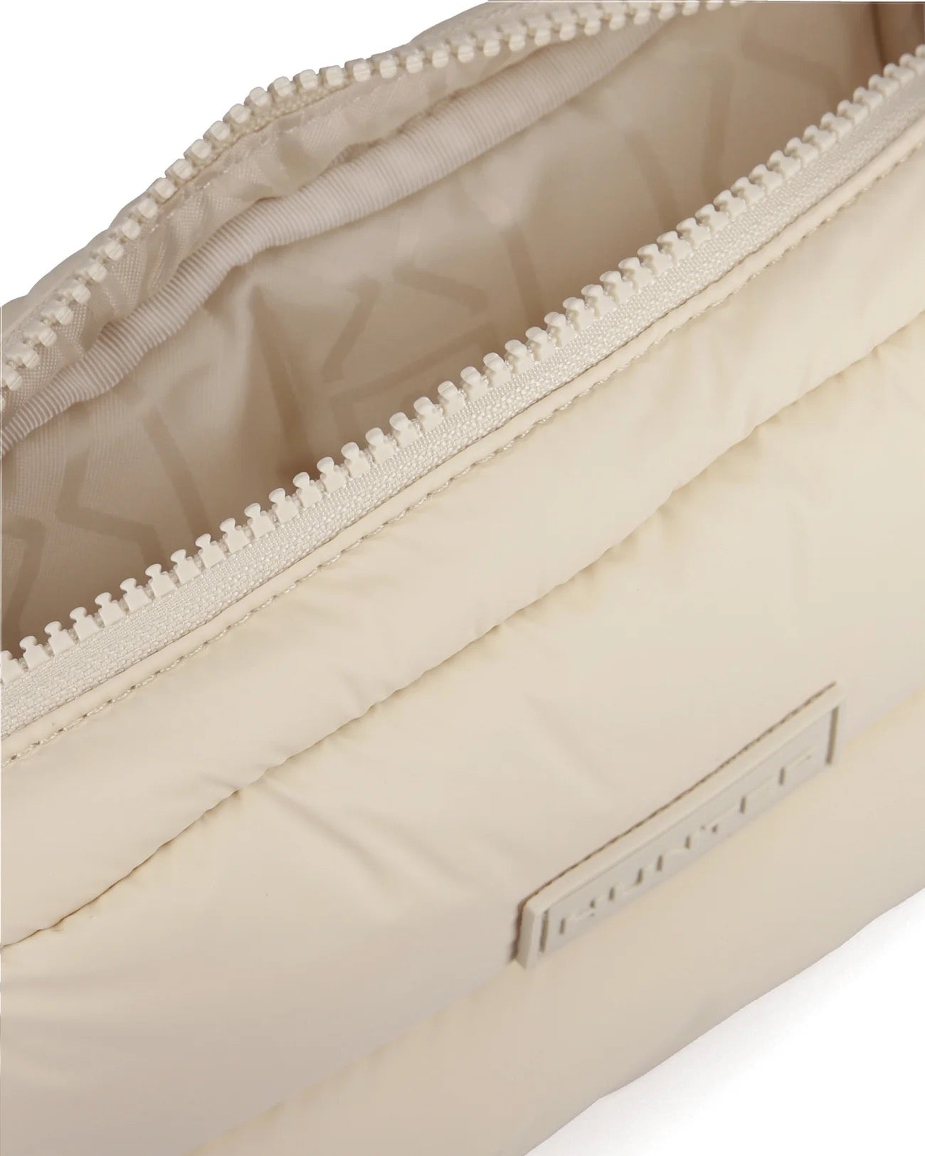 イントレピッド エクストラ パフド クロスボディ