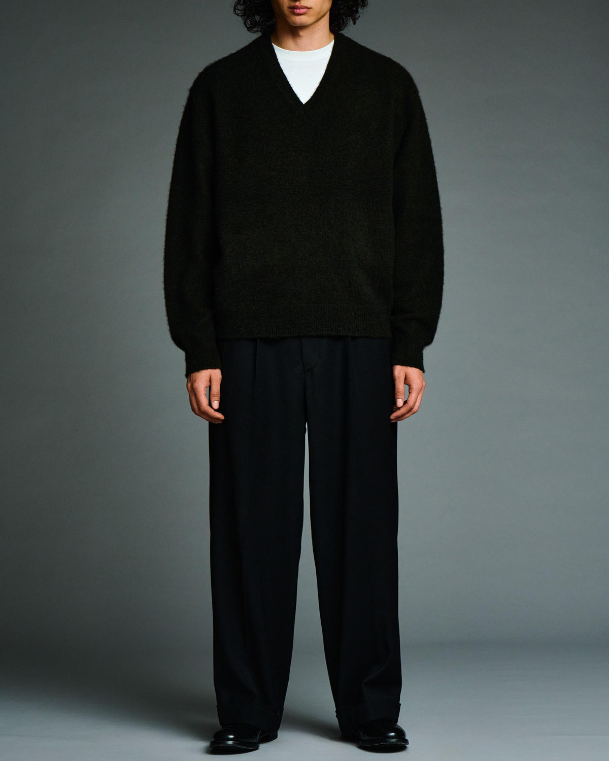 Brushed Cashmere Middle Gauge V Neck Sweater  BLACK