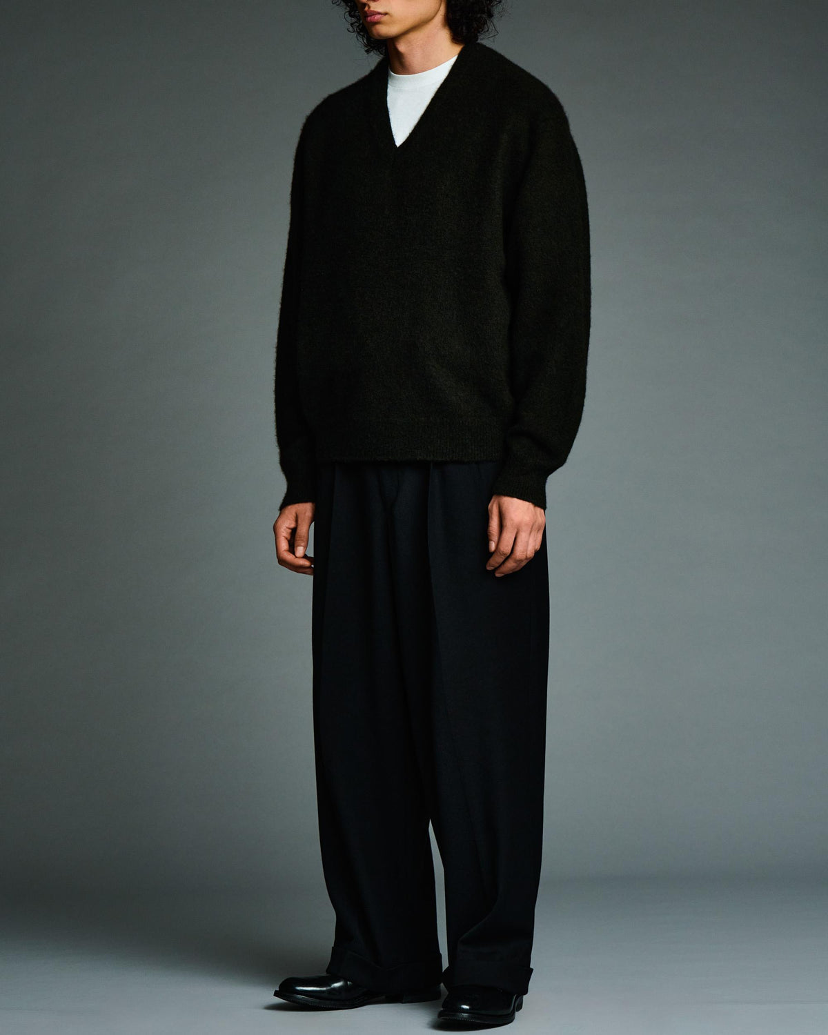 Brushed Cashmere Middle Gauge V Neck Sweater  BLACK