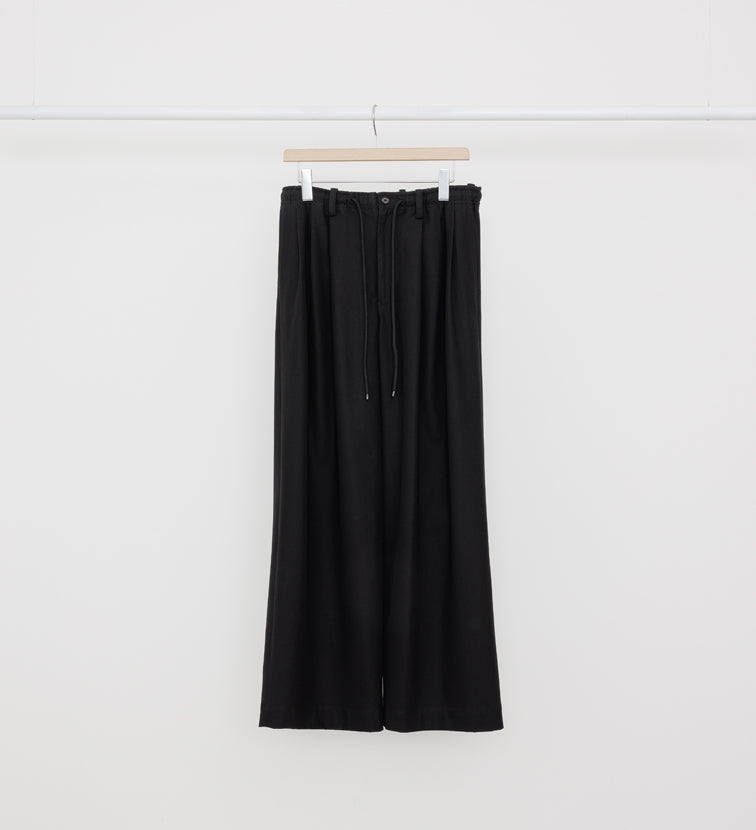 TRIPLE PLEATED EASY TROUSERS BLACK