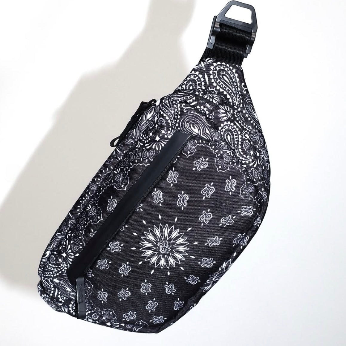 HIDE AND SEEK × CHROME / SABIN 6L SLING HIDE&SEEK edition