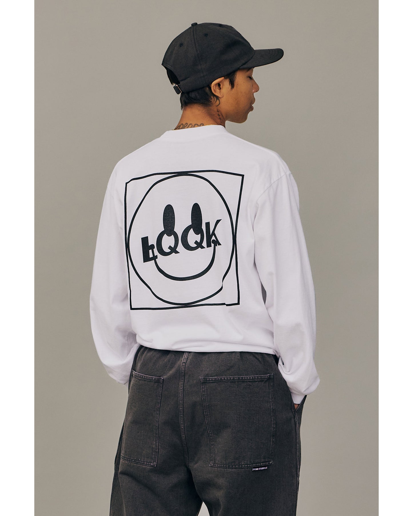 LQQK SMILEY LOGO POCKET TEE