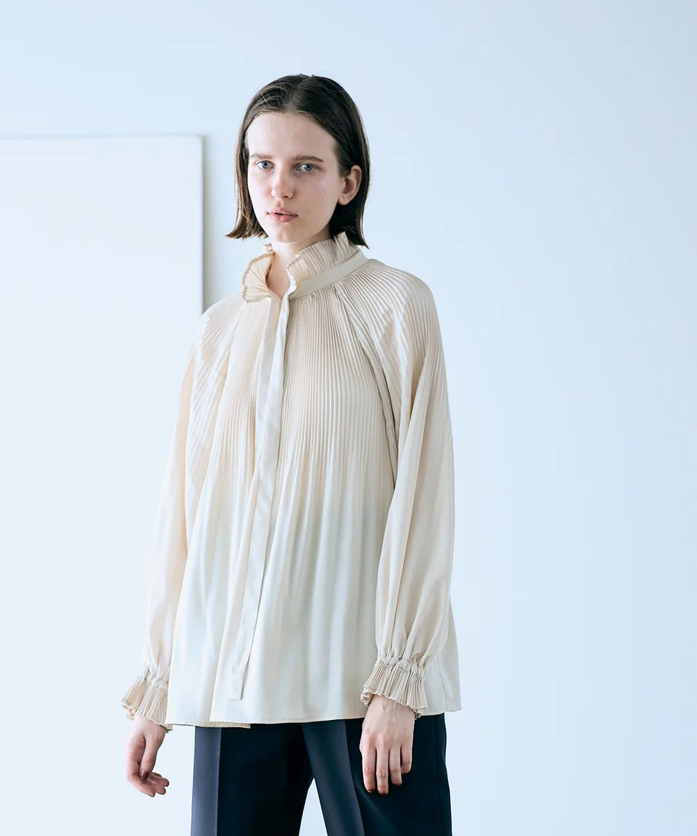 accordion pleats blouse
