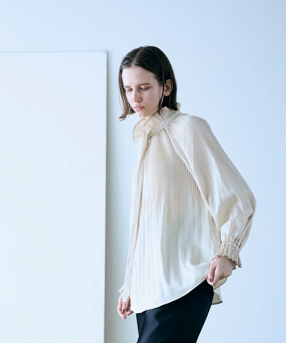 accordion pleats blouse
