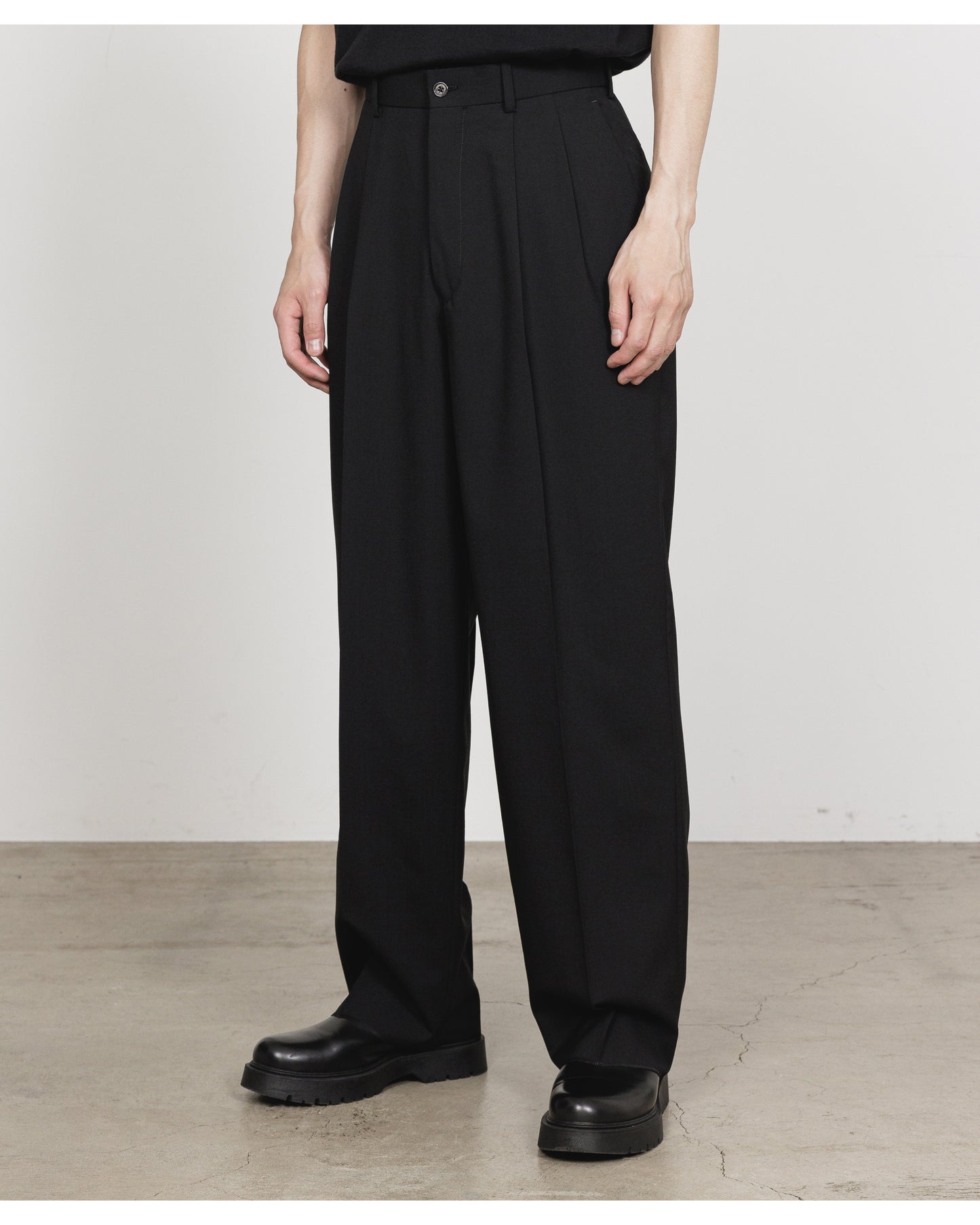 CLASSIC FIT DOUBLE PLEATED TROUSERS BLACK