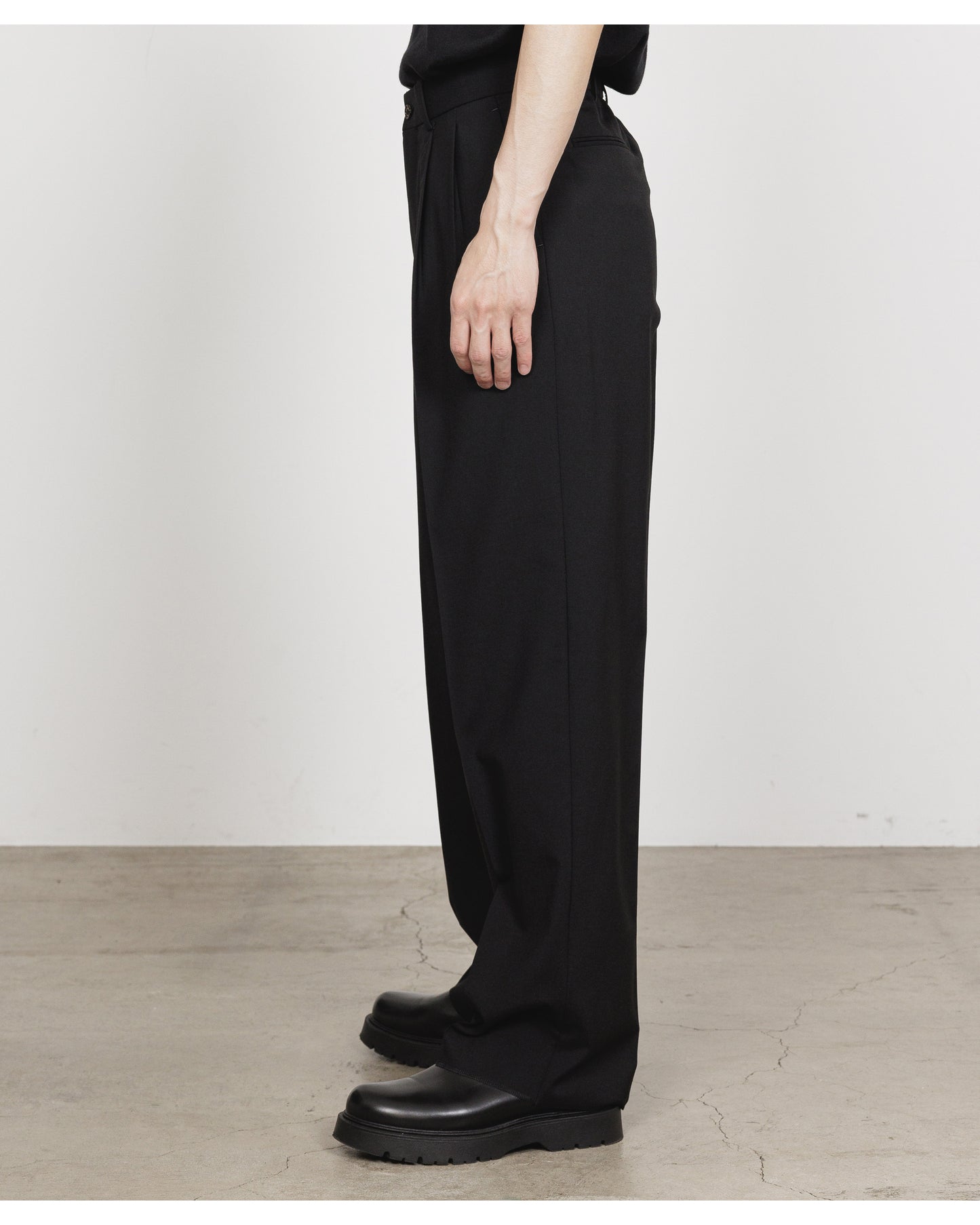 CLASSIC FIT DOUBLE PLEATED TROUSERS BLACK