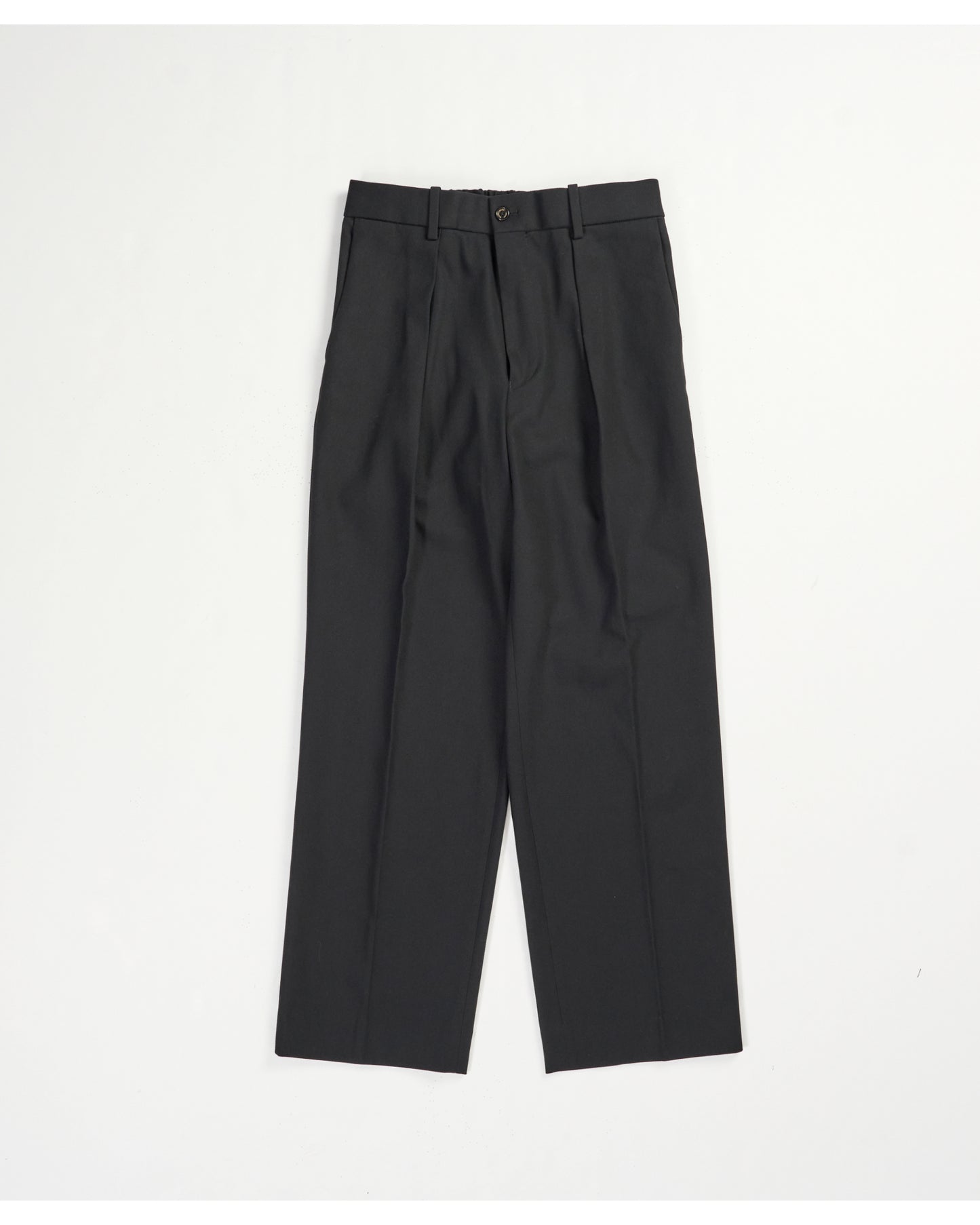 ONE TUCK TAPERED TROUSERS BLACK