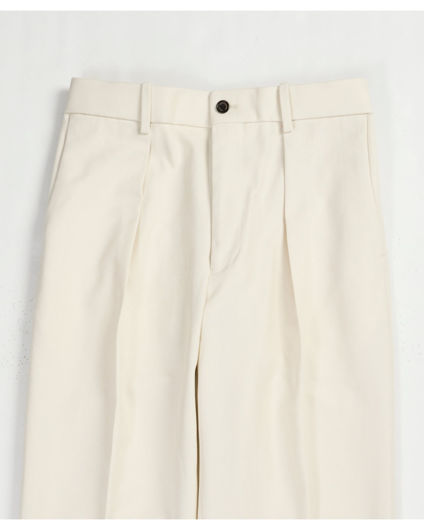 ONE TUCK TAPERED TROUSERS OFF