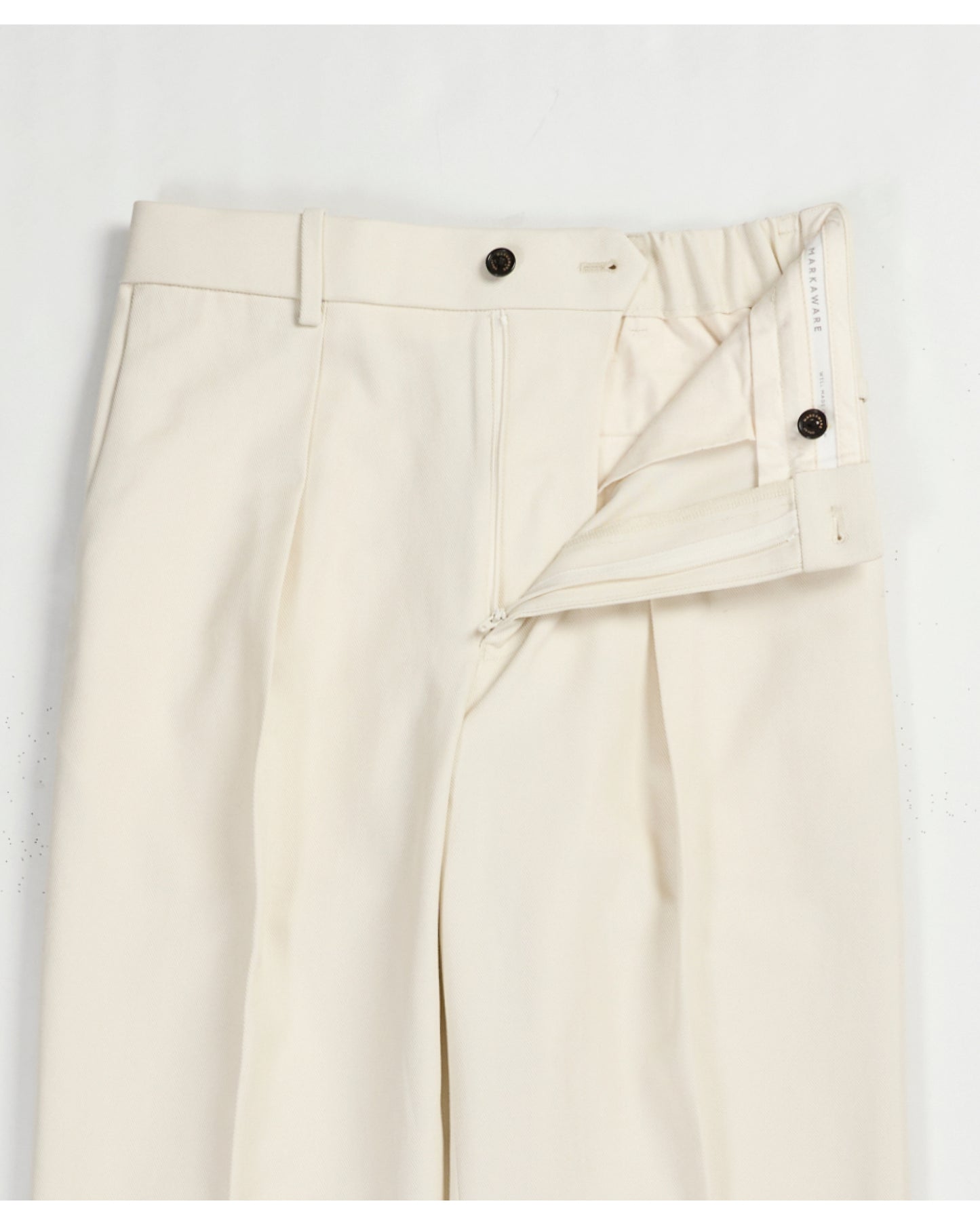 ONE TUCK TAPERED TROUSERS OFF