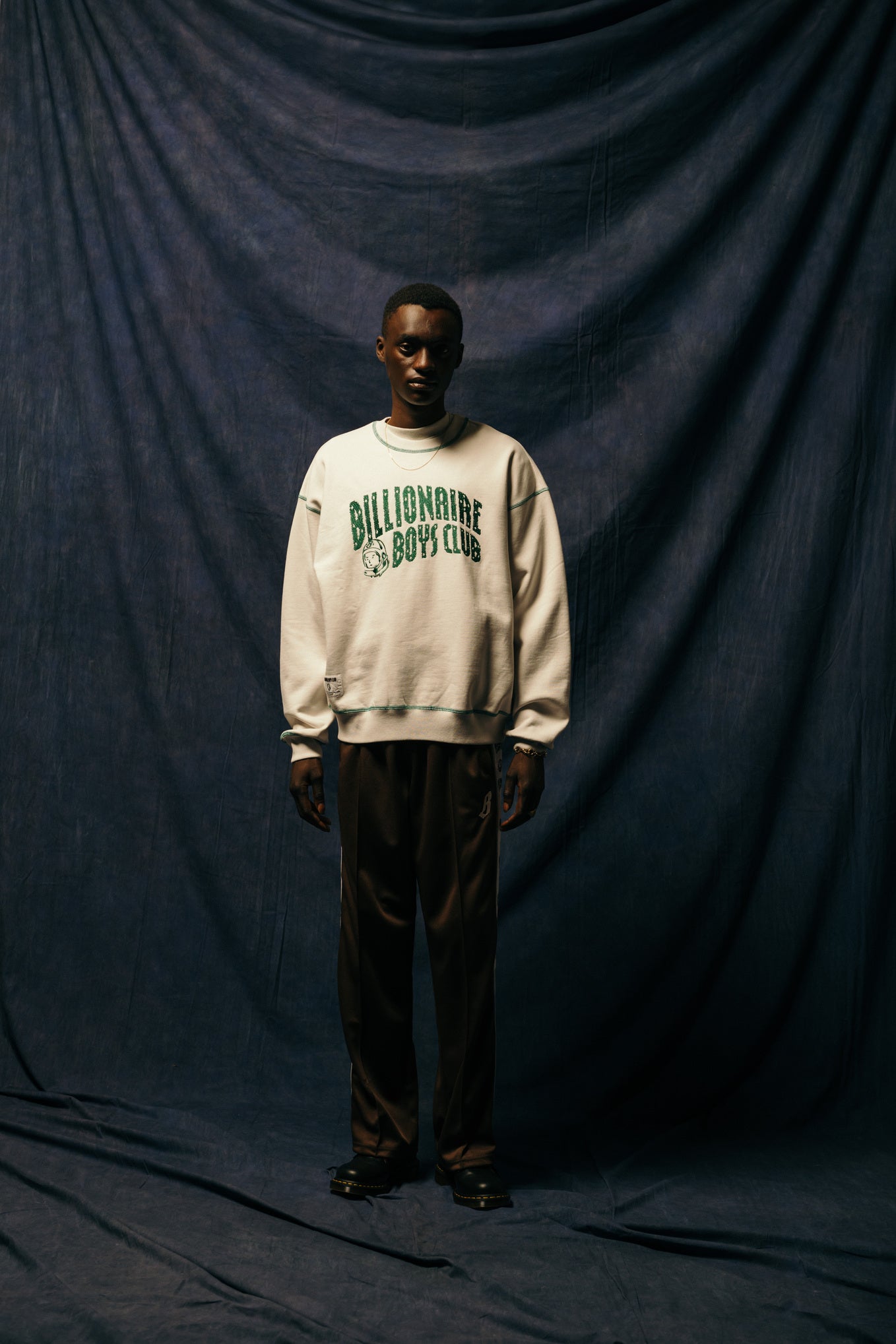 EMBROIDERED LOGO SWEATSHIRT