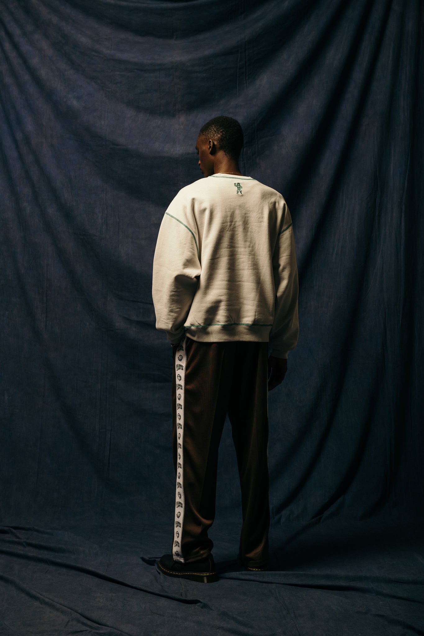 EMBROIDERED LOGO SWEATSHIRT