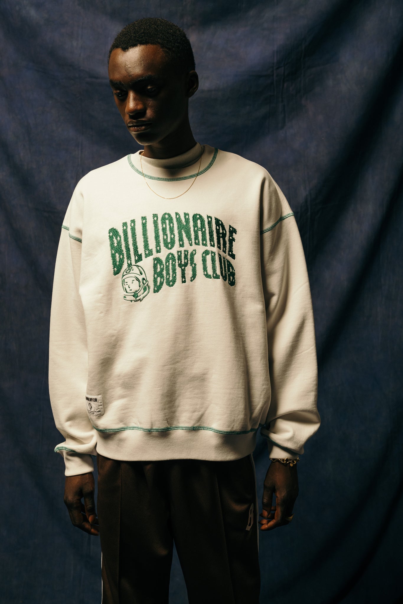 EMBROIDERED LOGO SWEATSHIRT
