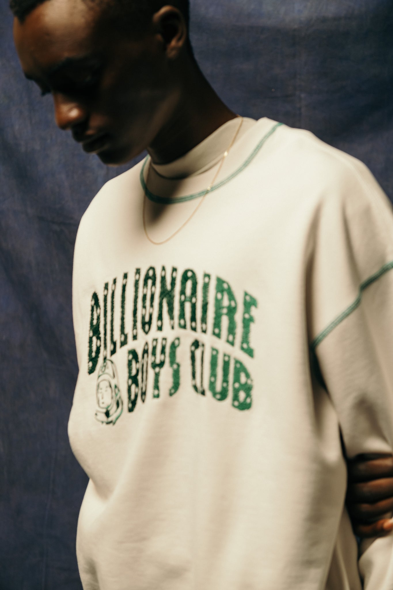 EMBROIDERED LOGO SWEATSHIRT