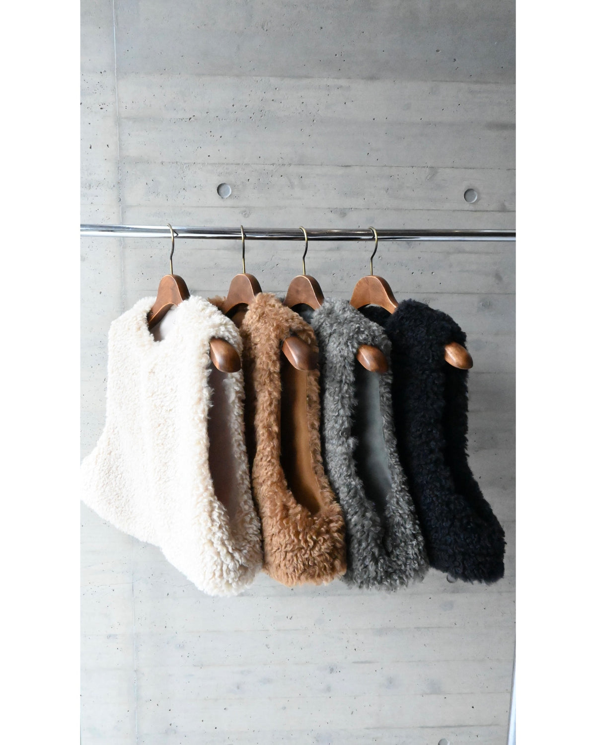 FAUX SHEARLING CROPPED VEST 17524