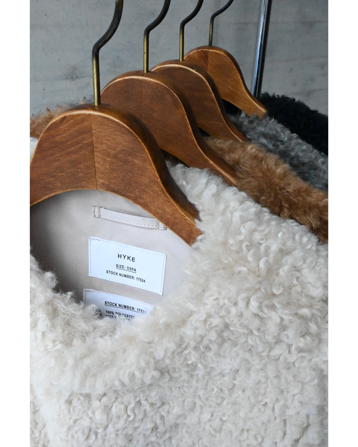 FAUX SHEARLING CROPPED VEST 17524
