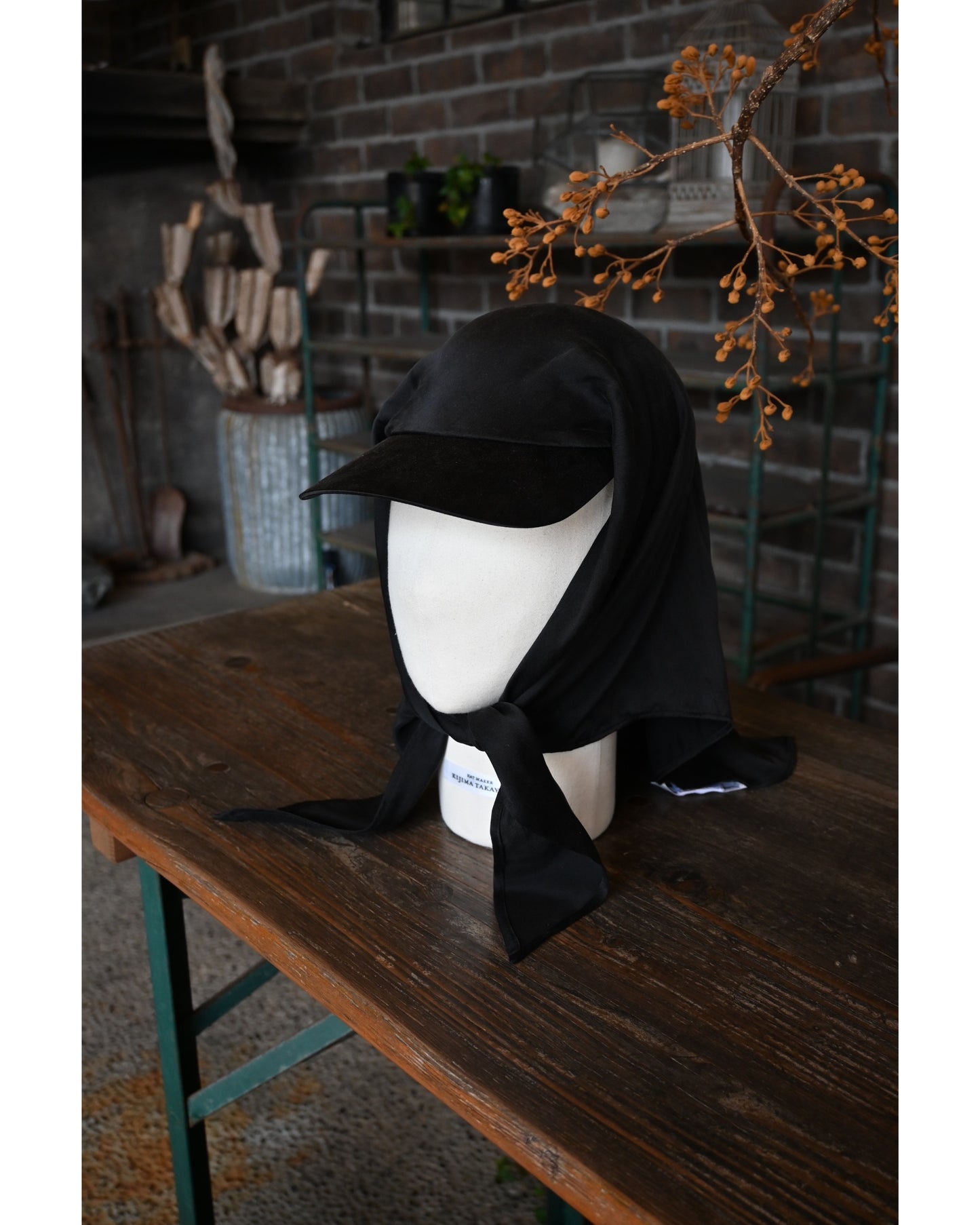 SILK SCARF DOCKING VISOR