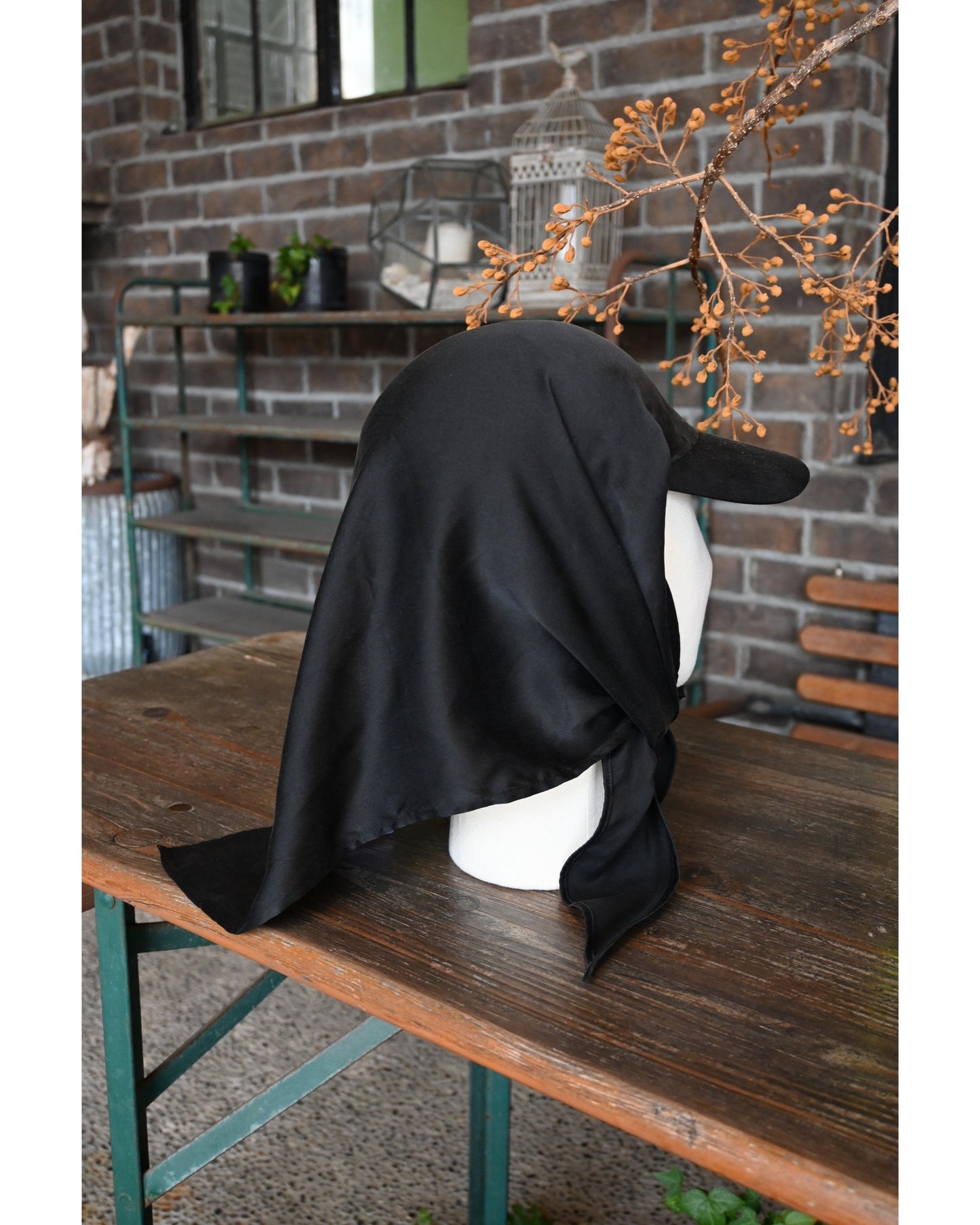 SILK SCARF DOCKING VISOR