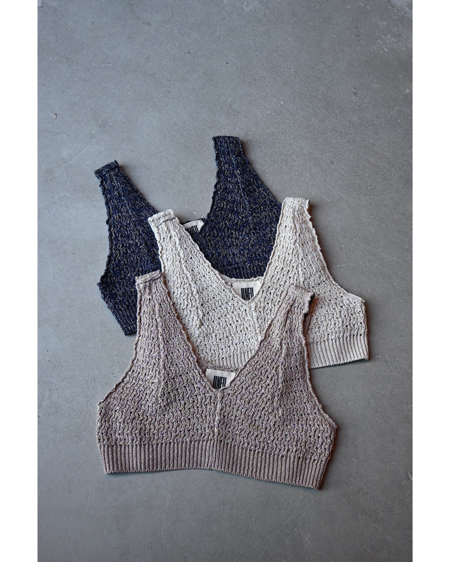 double honeycomb mesh-knit cropped vest