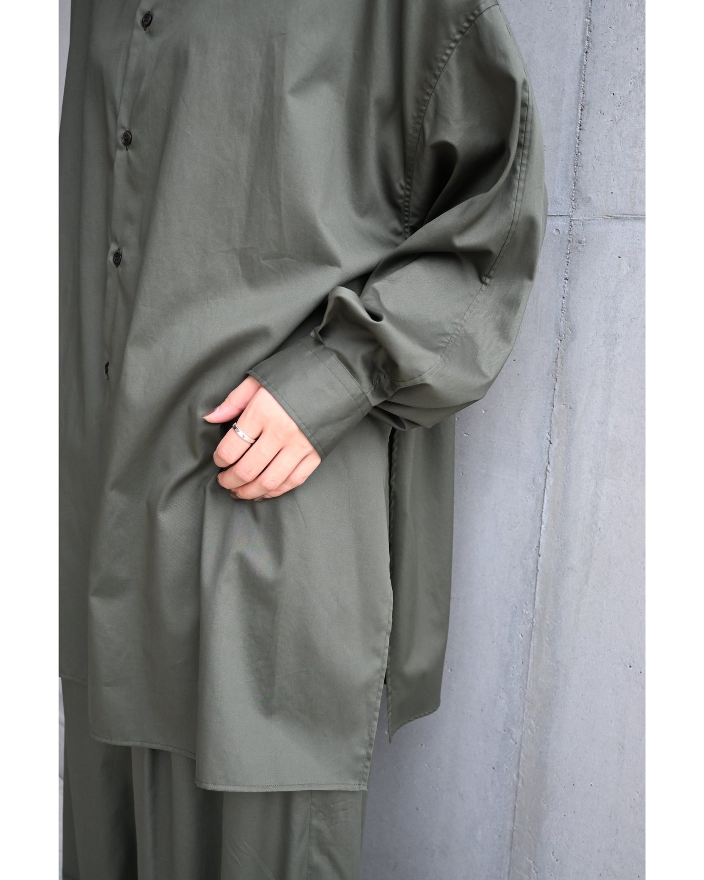 Silicon Poplin Deep Slit Regular Collar Shirt