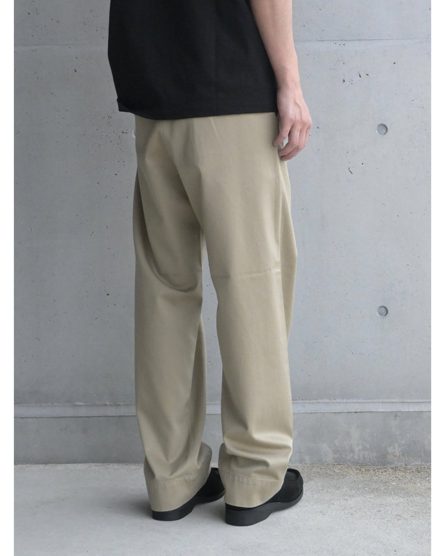 KHAKI チノパンツ