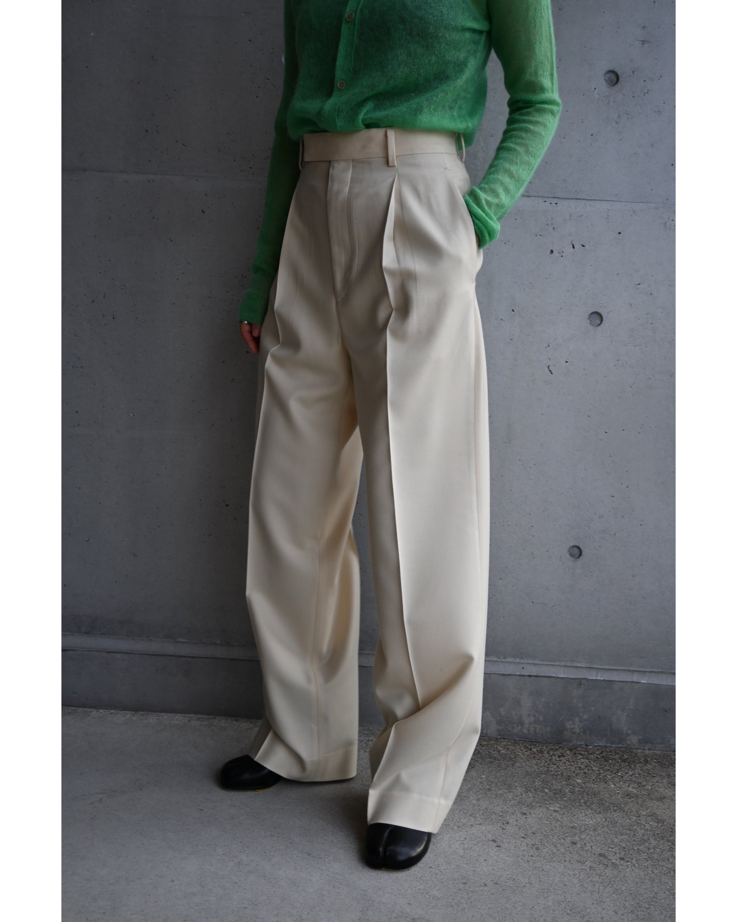 SUPER LIGHT WOOL SLACKS