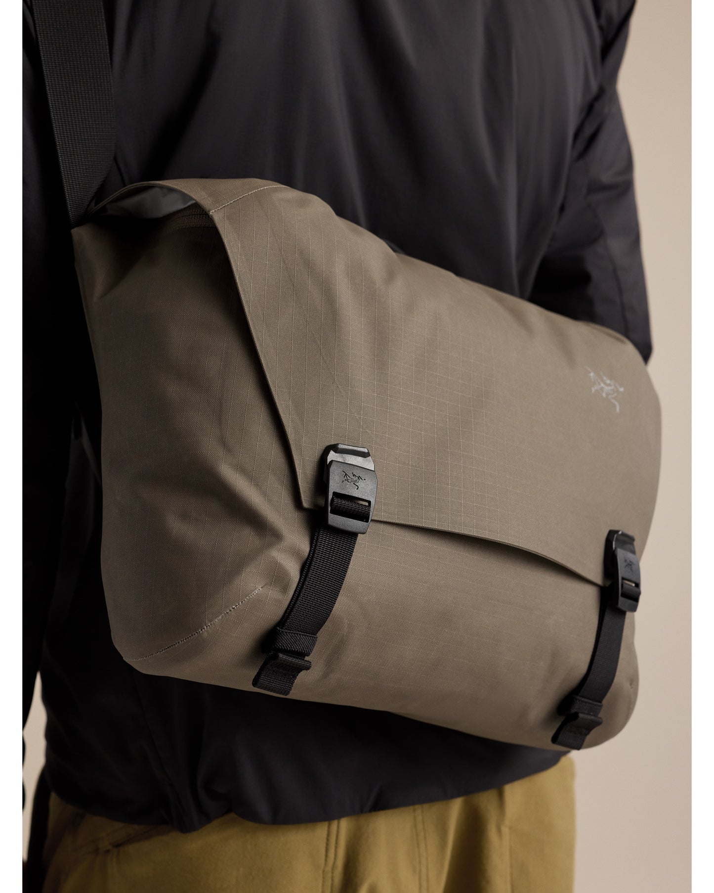 Granville 10 Courier Bag