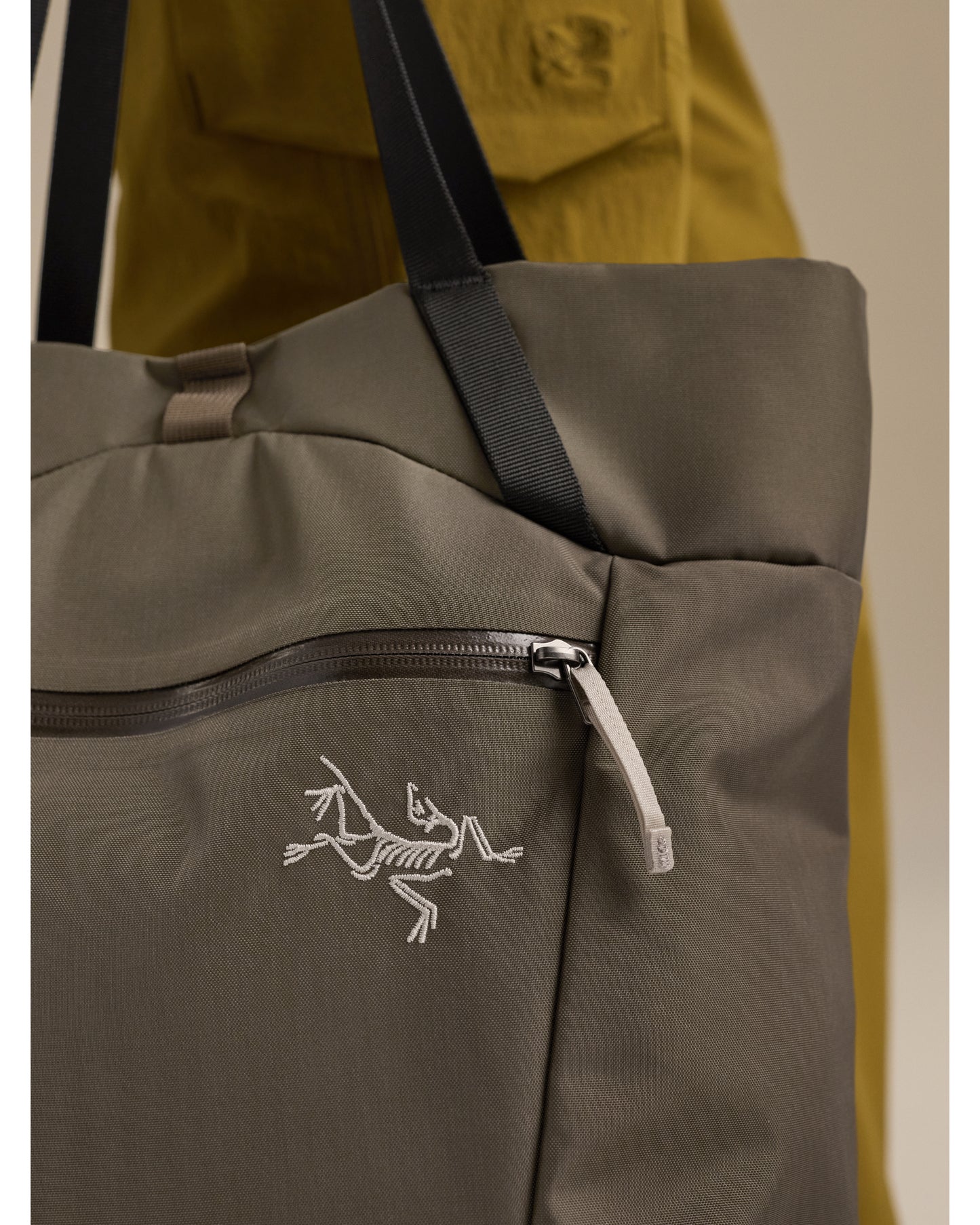 Axios 20 Tote