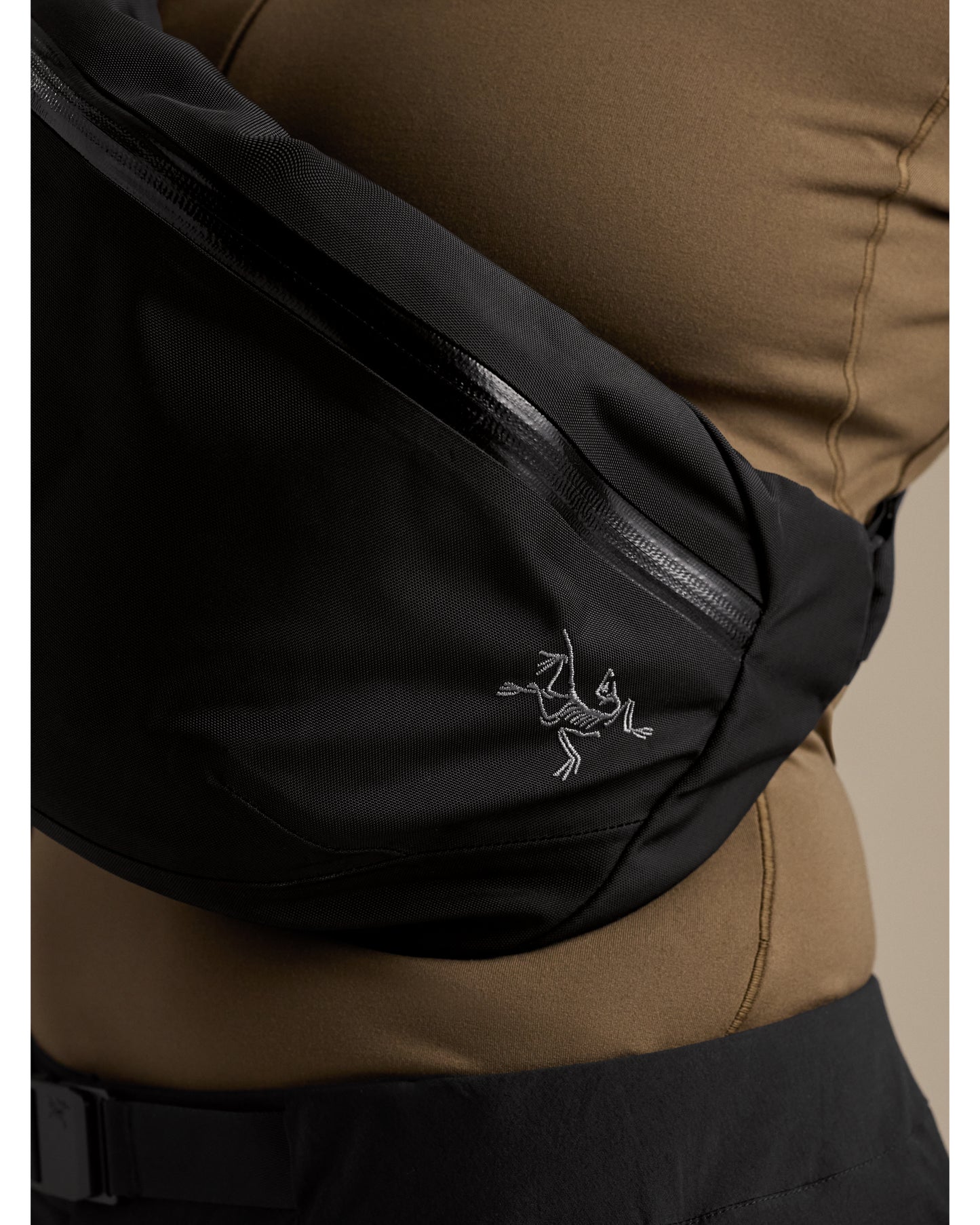 Axios 4 Crossbody