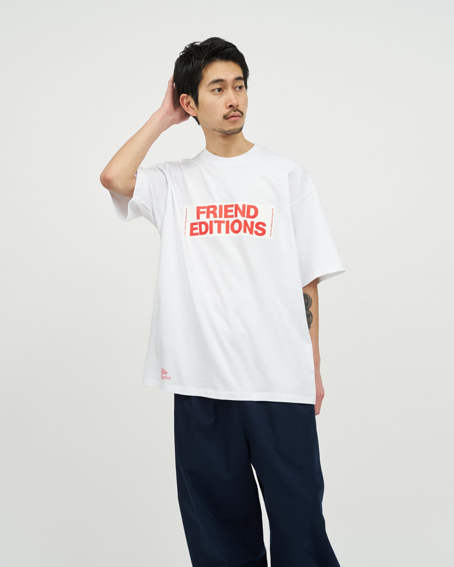 FRIEND EDITIONS CORPORATE TEE ”STICKER”