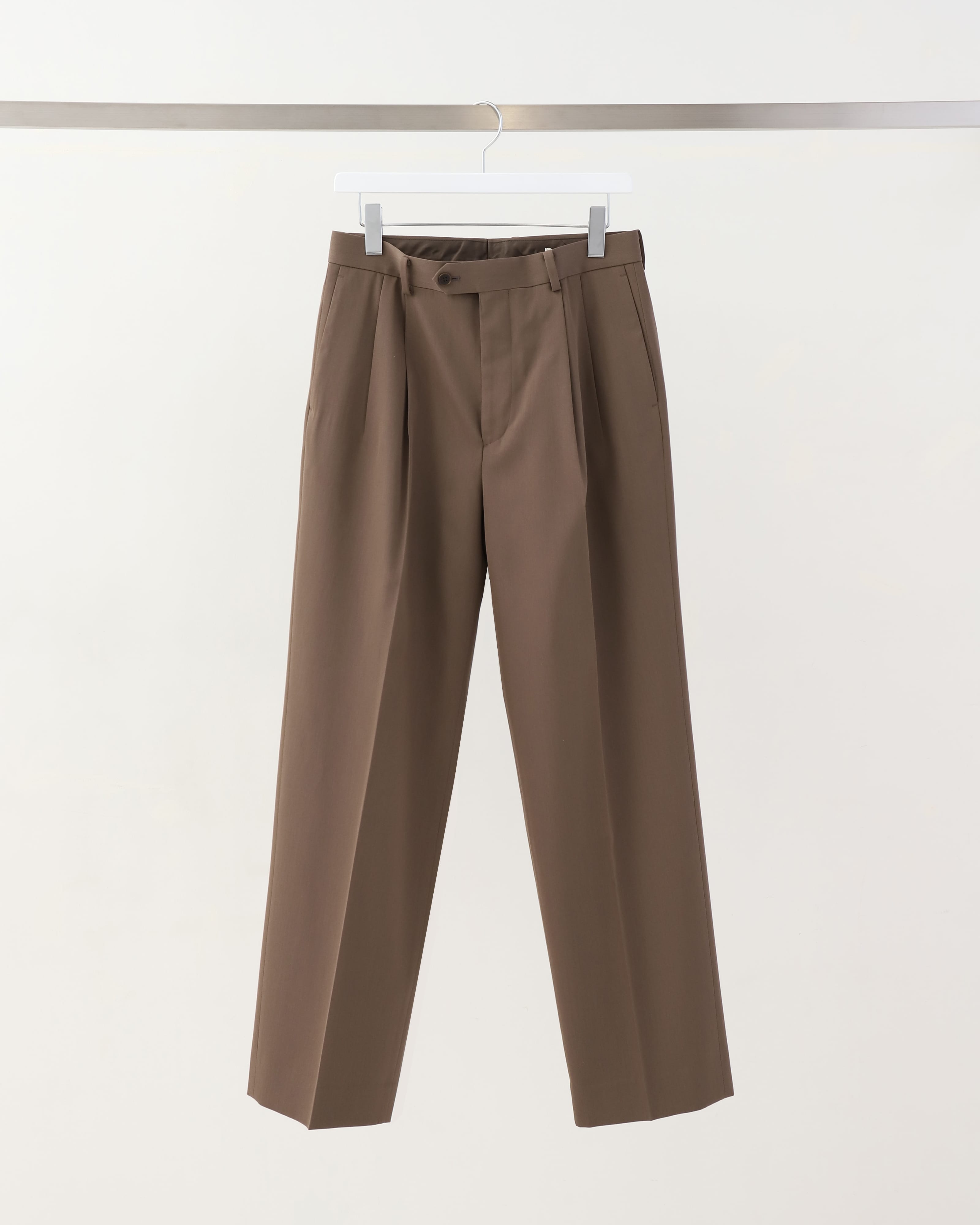 LIGHT WOOL MAX GABARDINE TWO-TUCK SLACKS TOP BROWN – TIME AFTER TIME